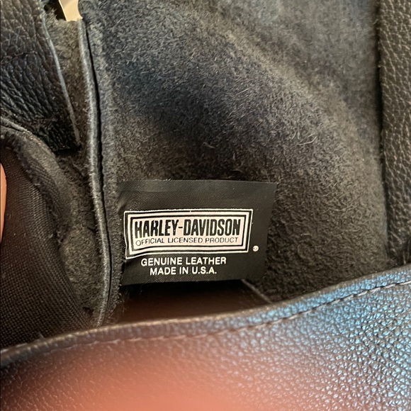 Harley Davison Black Leather Crossbody Bag with Silvertone Chain - Picture 15 of 17